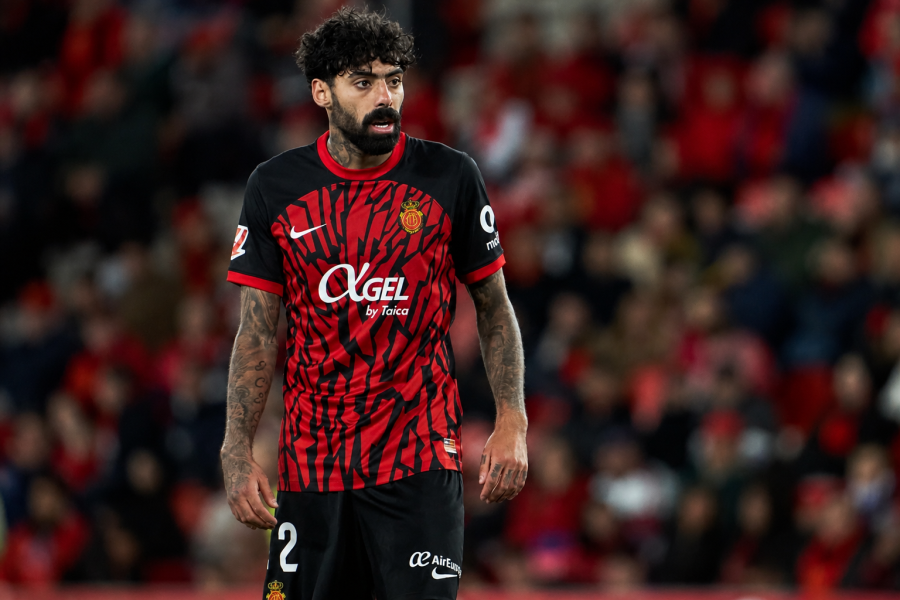 Samu Costa durante un encuentro con el Mallorca