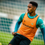 Junior durante un entrenamiento con el Betis