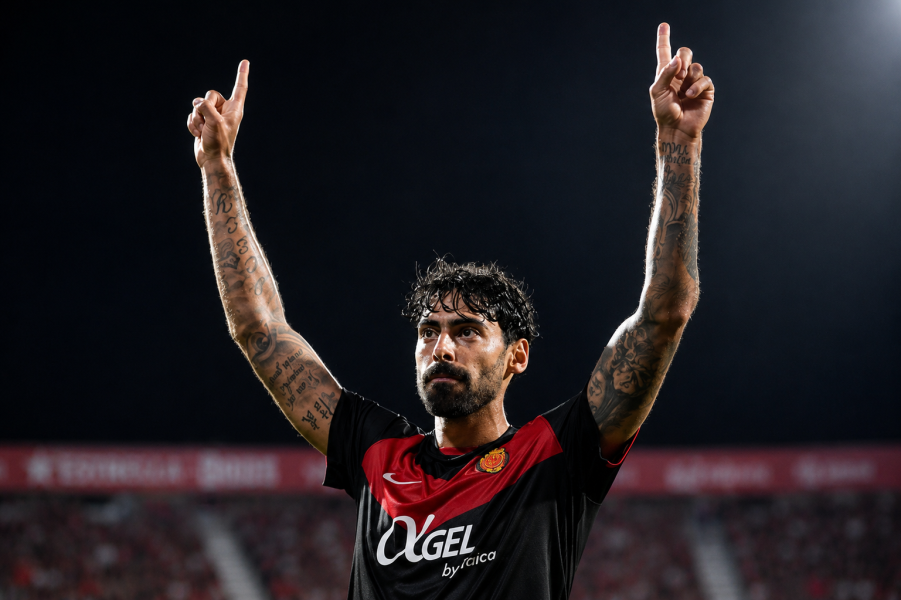 Samu costa celebrando un gol con el Mallorca