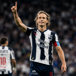 Canales celebrando un gol con Monterrey