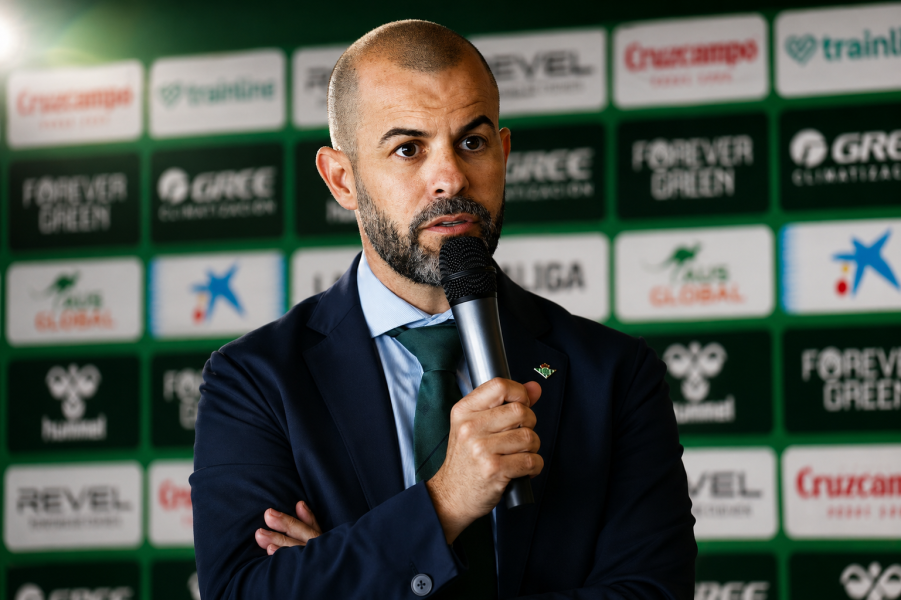Manu Fajardo durante una presentación del Betis