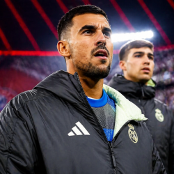 Dani Ceballos en el banquillo Del Real Madrid