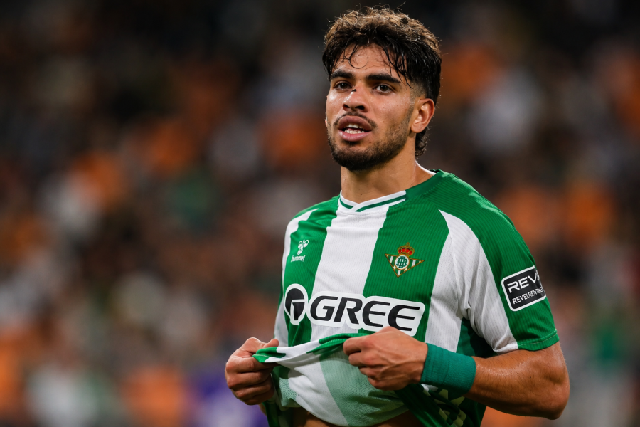 Abde con la nueva camiseta del Betis
