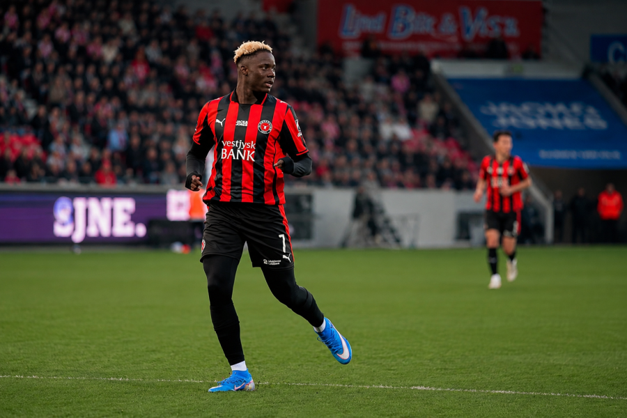 Franculino durante un encuentro con el Midtjylland