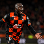 Dieng celebrando un gol con el Lorient
