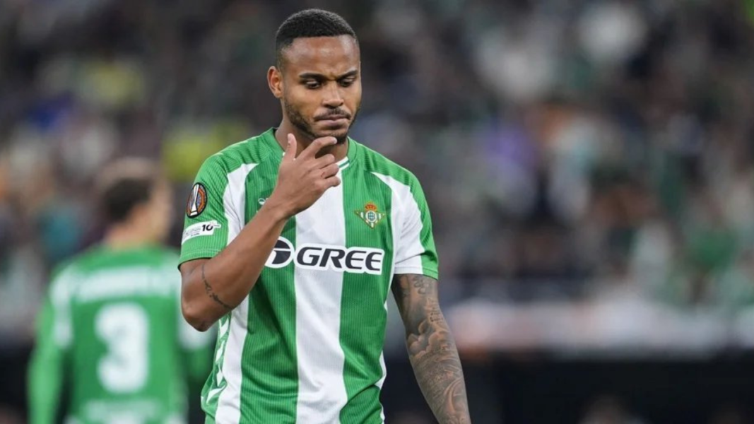 Natan se lamenta durante un partido con el Betis