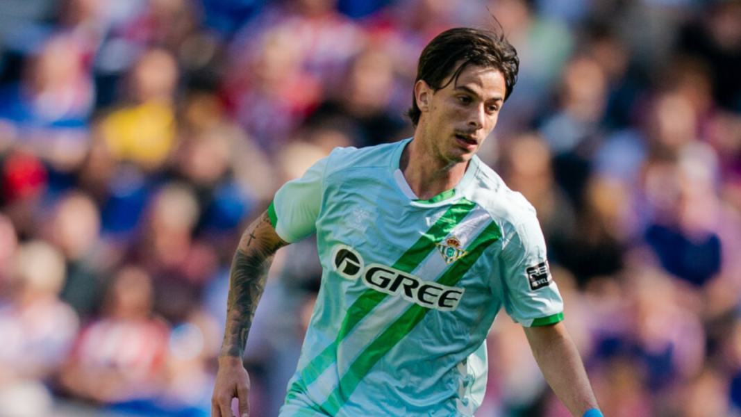 Valentín Gomez durante un partido con el Betis
