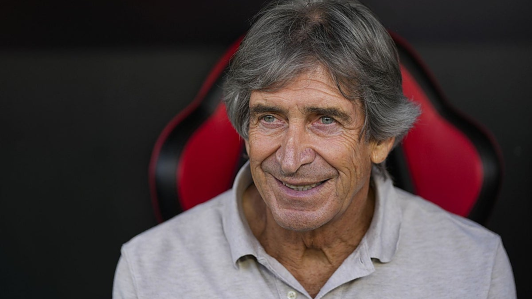 Pellegrini en el banquillo del Betis