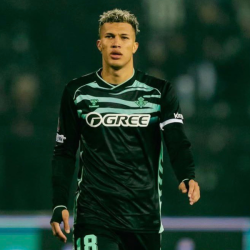 Deossa durante un partido europeo con el Betis