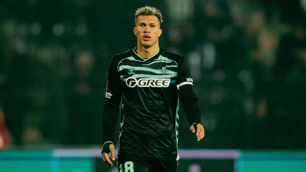Deossa durante un partido europeo con el Betis