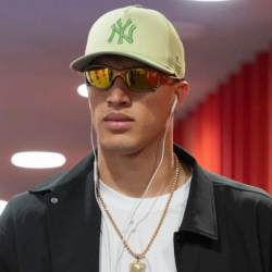 Deossa llegando a un partido del Betis