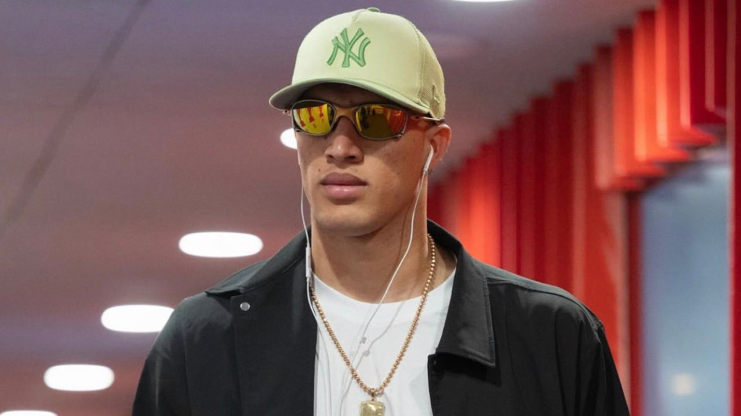 Deossa llegando a un partido del Betis