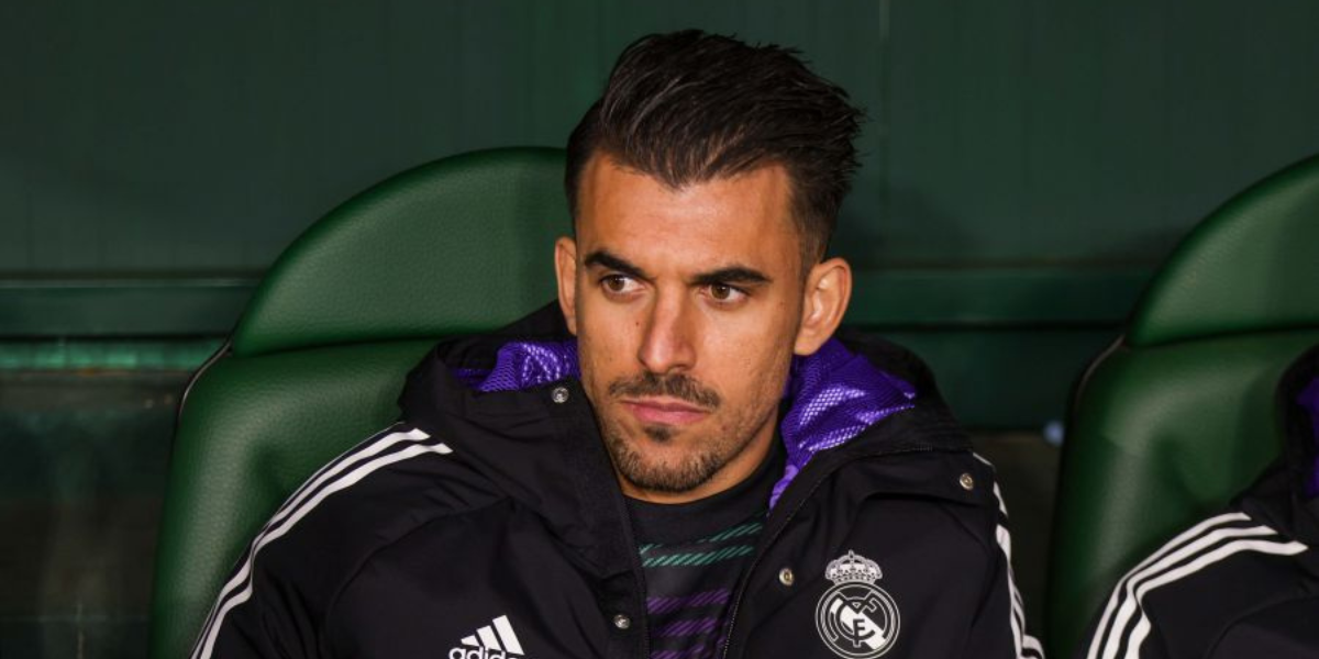 Dani Ceballos, en el banquillo del Villamarín