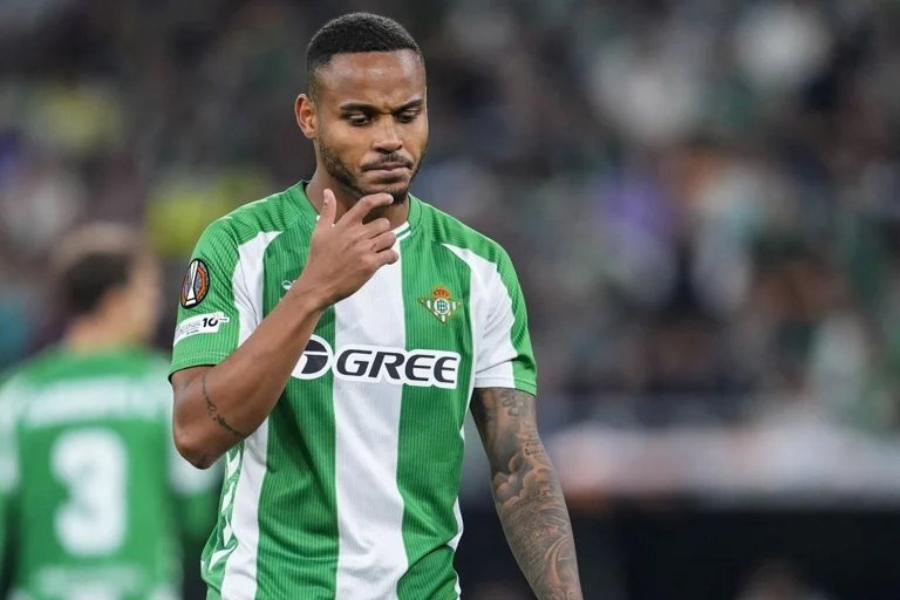 Natan durante un partido europeo con el Betis