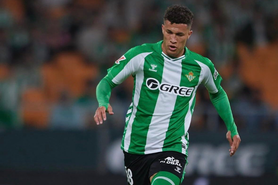 Deossa durante un partido con el Betis