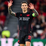 Grimaldo, durante un encuentro con el Leverkusen