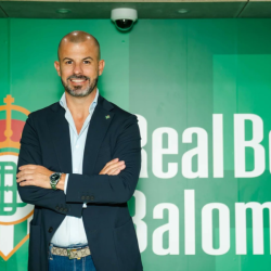 Fajardo en su presentación con el Betis