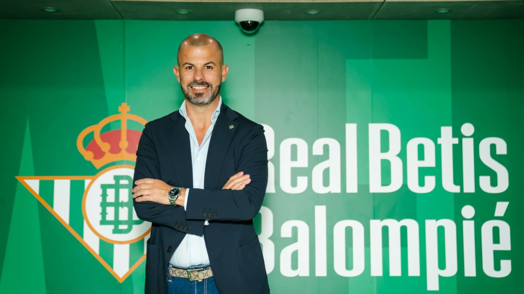 Fajardo en su presentación con el Betis
