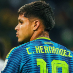 Cucho Hernández durante un encuentro en el Mundial