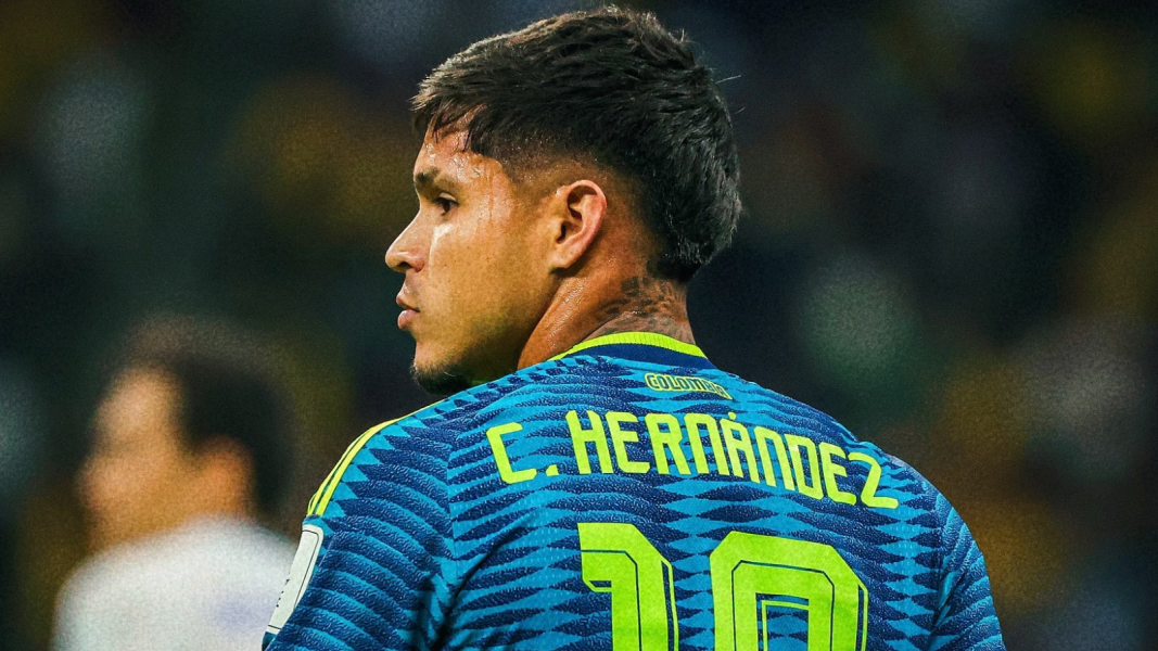 Cucho Hernández durante un encuentro en el Mundial