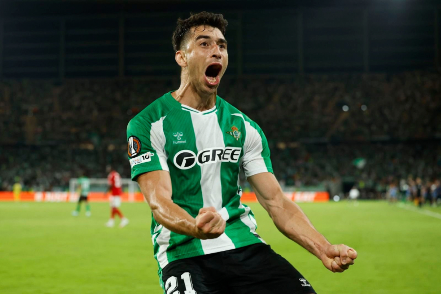 Marc Roca celebra un gol del Betis