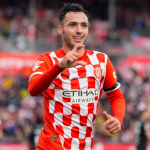 Arnau Martínez celebrando un gol con el Girona