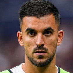 Dani Ceballos calentando antes de un encuentro