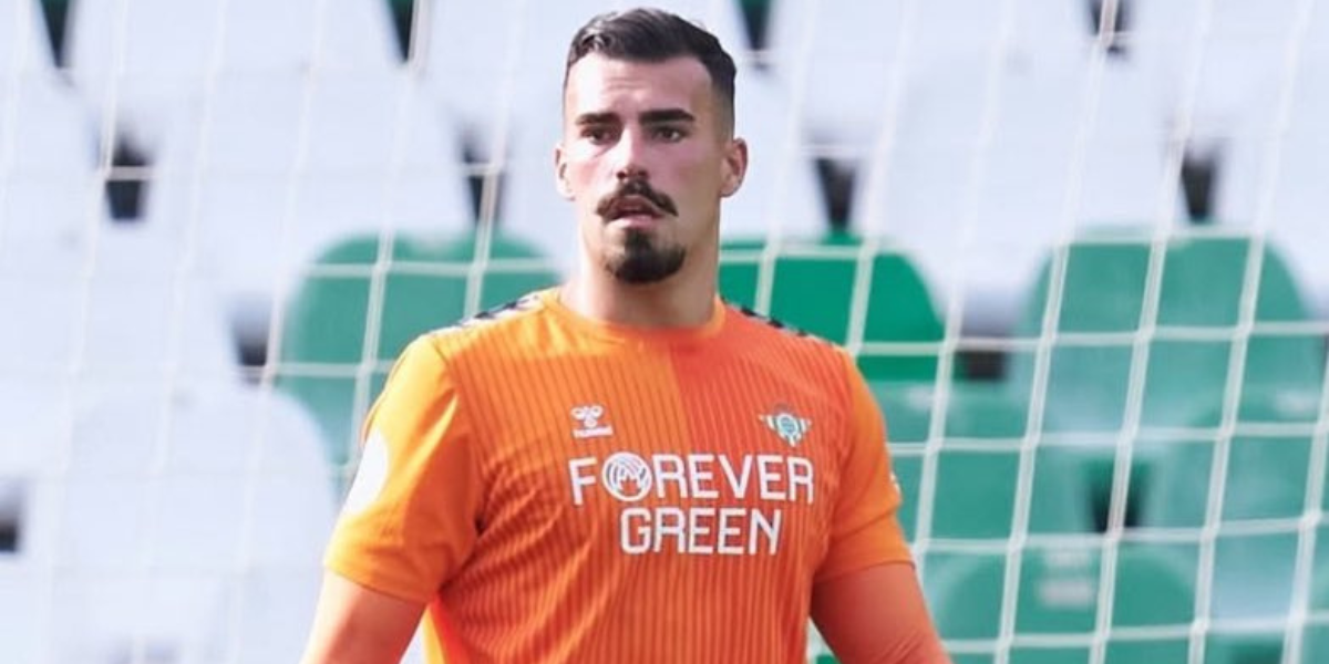 Guilherme defendiendo la portería del Betis Deportivo