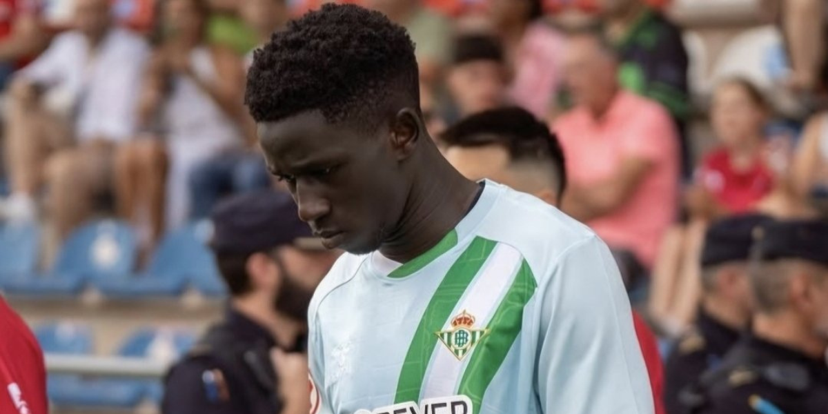 Bouare en la previa de un partido del Betis Deportivo