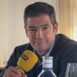 Alarcón durante una entrevista