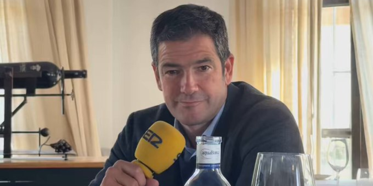 Alarcón durante una entrevista
