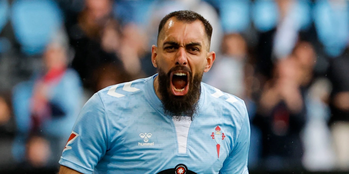 Borja Iglesias celebrando un gol