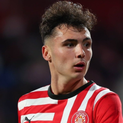 Arnau Martínez durante un choque del Girona