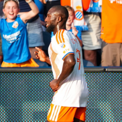 Kevin Denkey celebrando un gol