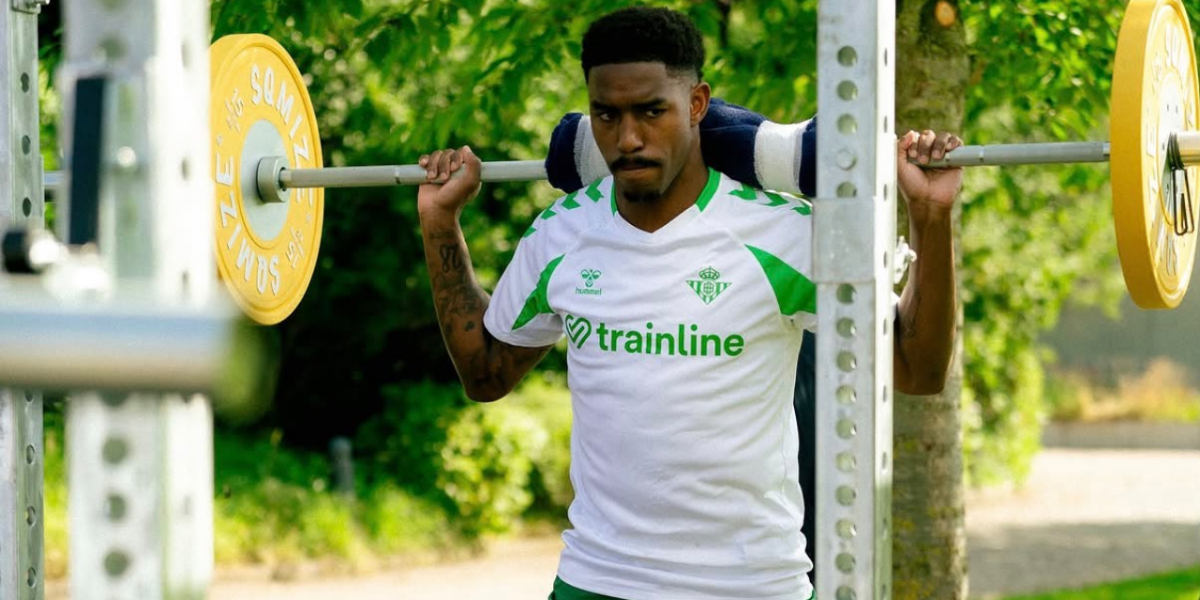 Junior Firpo entrenando con el Betis