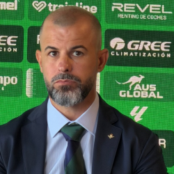 Fajardo en la primera presentación del Betis