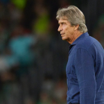 Pellegrini dando indicaciones en La Cartuja