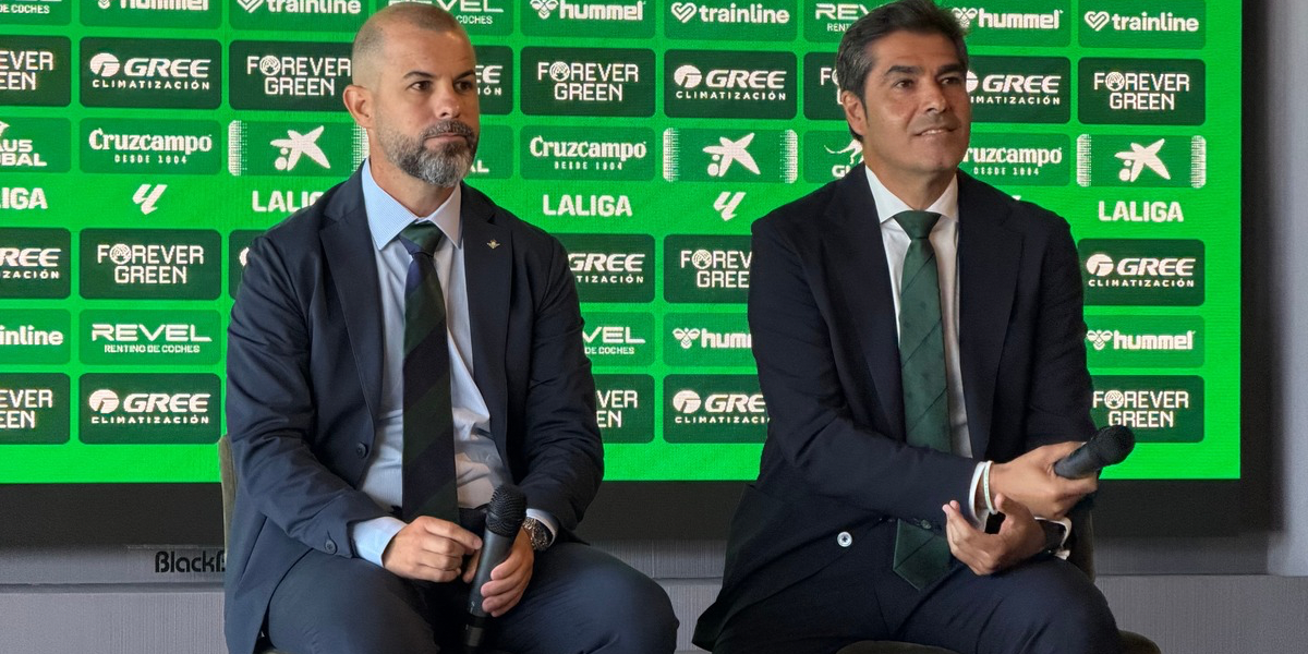 Haro y Fajardo presentando jugadores del Betis