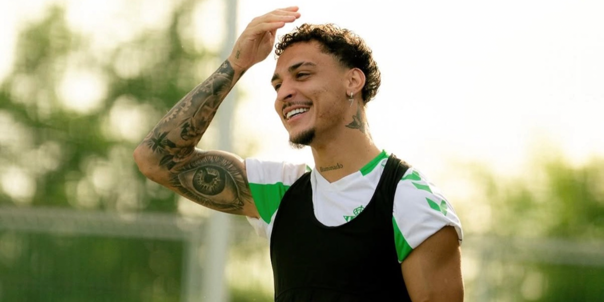 Antony durante la pretemporada del Betis