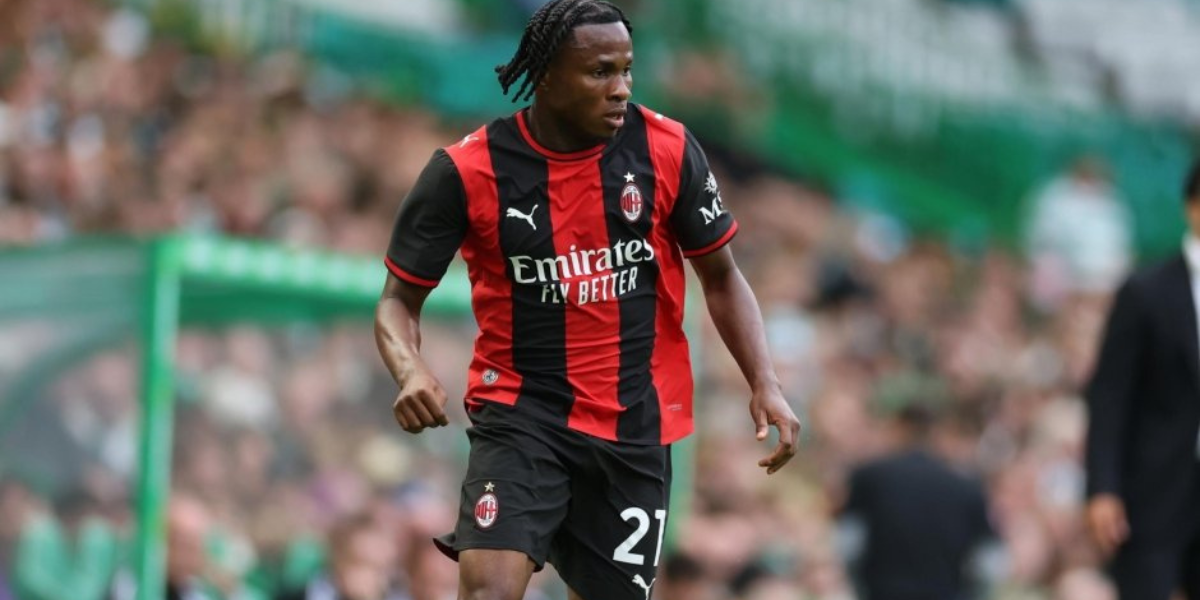 Chukwueze con el Milán