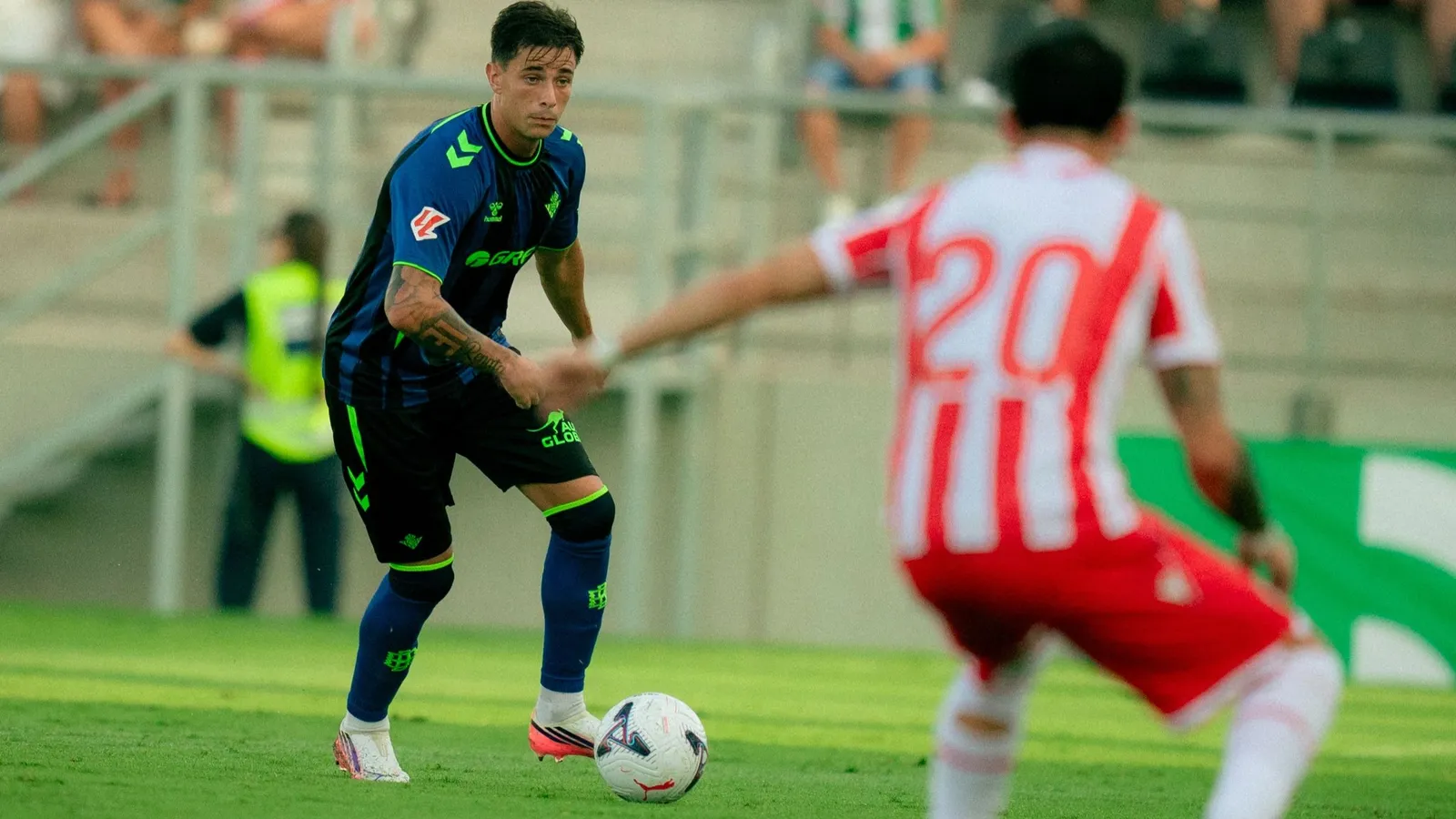 Valentín Gómez ante el Almería
